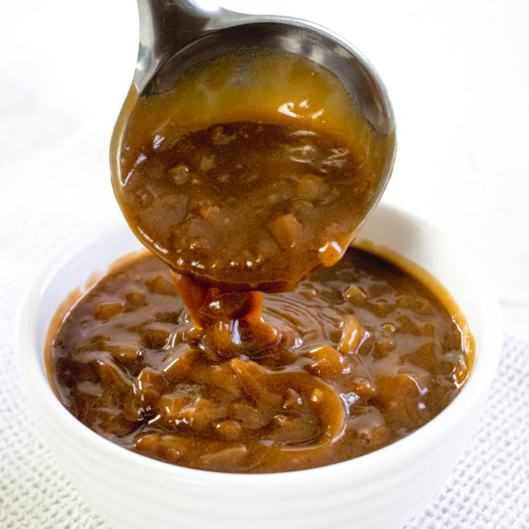 easy-vegetarian-onion-gravy