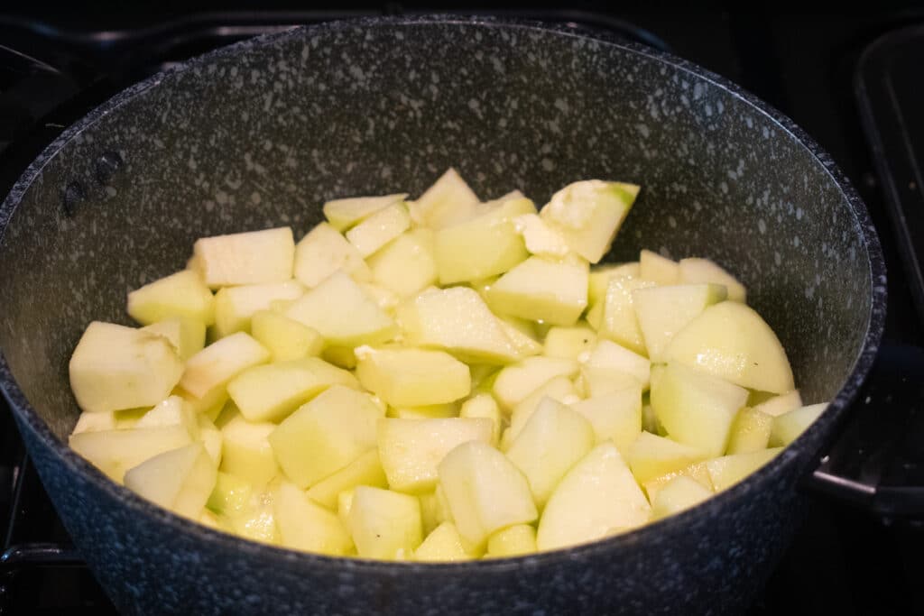apple sauce cooking