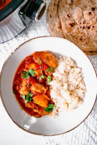 Slow cooker chicken curry recipe | Hint of Helen