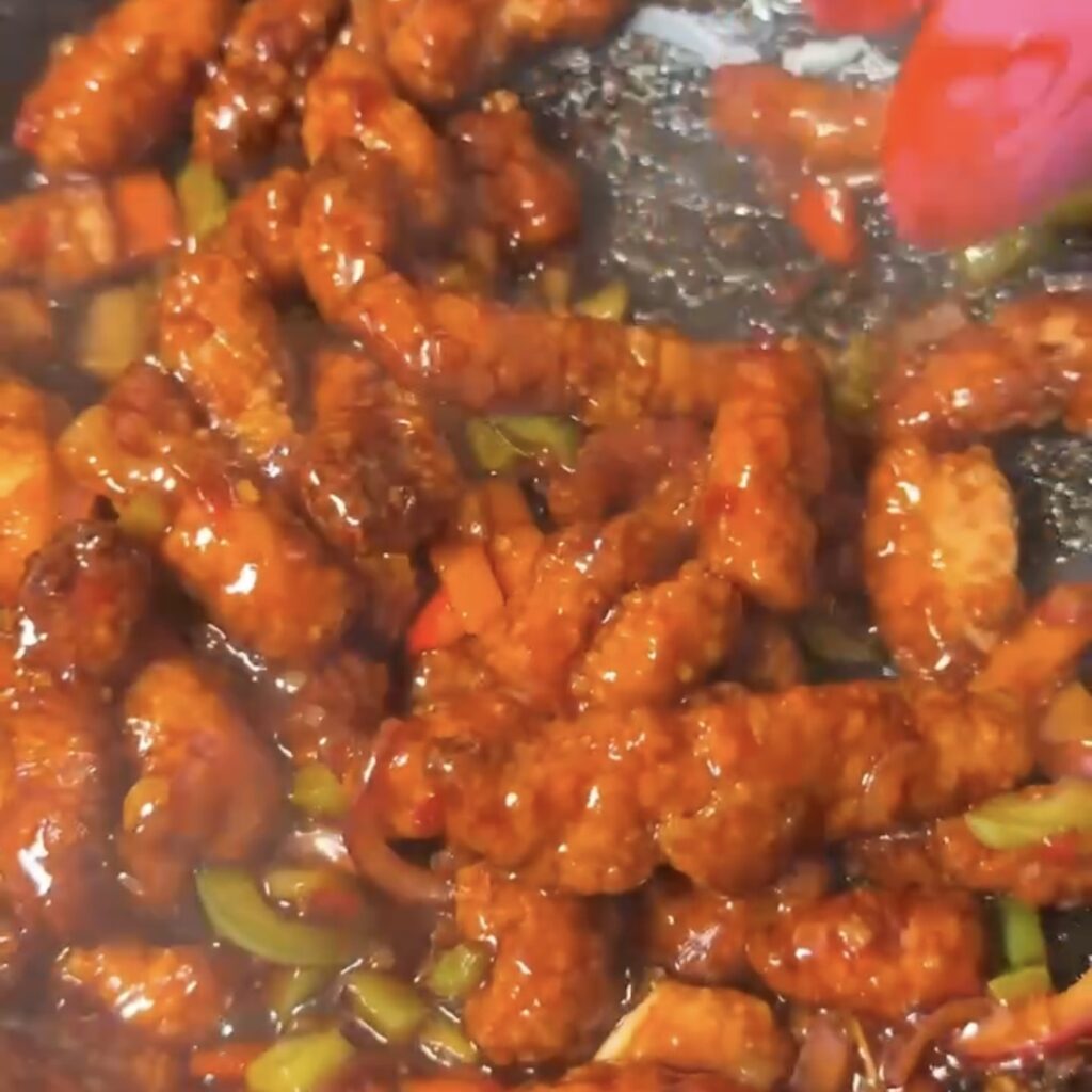 Chilli chicken in pan