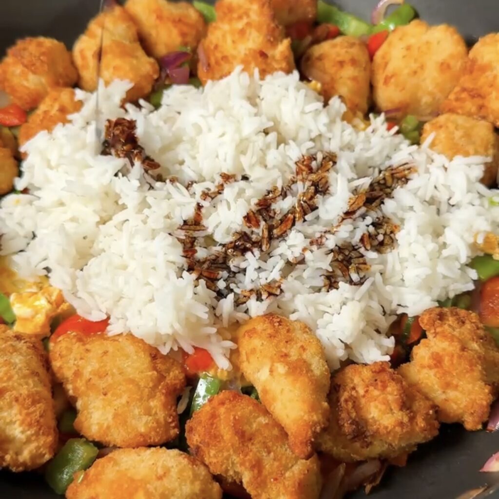 drizzle rice wiht the soy sauce