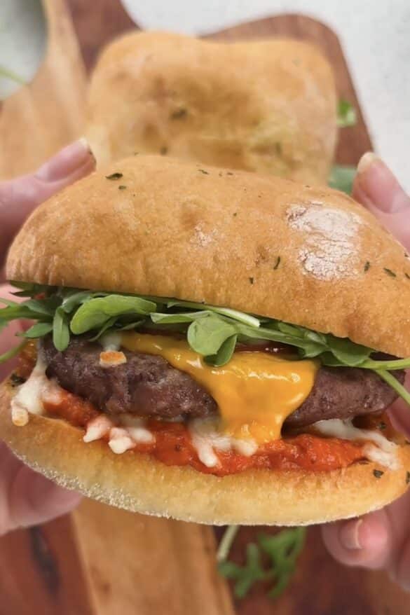easy pepperoni pizza burgers